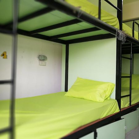 Zoe Hostel Чиангмай Экстерьер фото