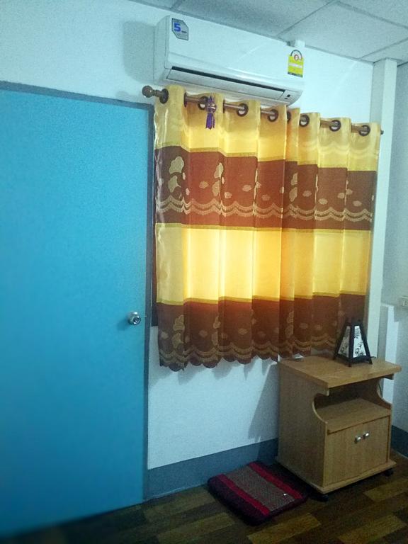 Zoe Hostel Чиангмай Экстерьер фото